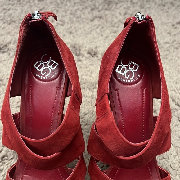 Sexy, strappy red heels - Picture 7 of 8